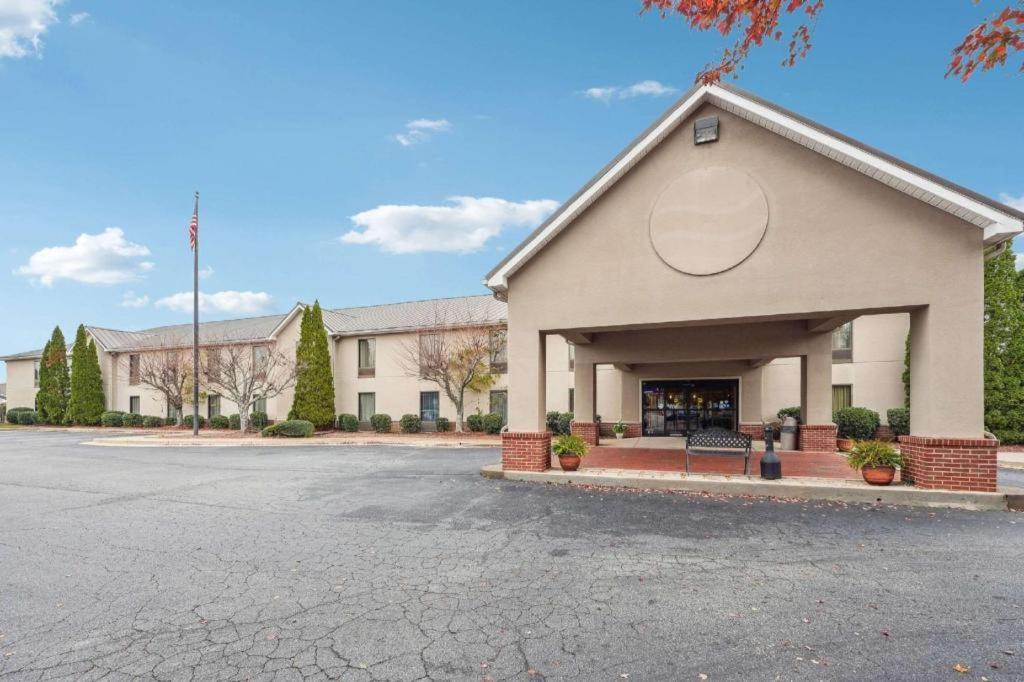Quality Inn & Suites Dawsonville Εξωτερικό φωτογραφία